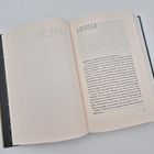 Rechts oben steht "LOUISA". Darunter folgt Fließtext auf zwei Seiten eines aufgeschlagenen Buches.