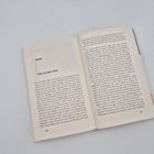 "Halali. Leben und jagen lassen." Text, darunter zwei Buchseiten mit Absätzen in rechteckiger, symmetrischer Anordnung.