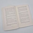 Doppelbuchseite mit Fließtext aus einem Roman, Seitenzahlen 212-213. Weißer Hintergrund.