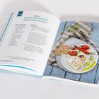 2. Tag Abendessen: Gegrillter Schafskäse mit Oliven und Kirschtomaten. Rezept und Teller mit Speisen abgebildet.