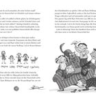 Ein Mädchen namens Lotte lebt mit ihrer Familie und dem Kater Robinson in einem senfgelben Haus. Illustration: Familie auf Sofa.