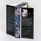 KATHERINE QUINN ist eine New-York-Times- und Dein-SPIEGEL-Bestsellerautorin. Illustration mit Blumen und Sternen.