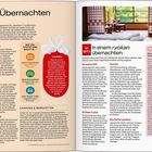 Text: "Übernachten", "Wie viel kostet eine Nacht in…", "Ryokan", "Tempel-Lodge", "Kapselhotels", "In einem ryokan übernachten".

Beschreibung: Zwei Buchseiten, links Text und rechts ein Foto eines Zimmers.