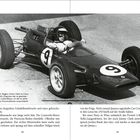 Text: "Liegen beim Sieger: Jimmy Clark im Lotus 25...". Rennfahrer im Rennwagen, Nummer 9 auf Rädern und Karosserie.