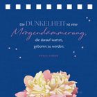 Text: „Die Dunkelheit ist eine Morgendämmerung, die darauf wartet, geboren zu werden. - Khalil Gibran“ Florale Illustration.