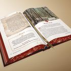 "Die wichtigsten Charaktere". Links Text über Harry Potter und Ron Weasley. Rechts Text über Hermine Granger, Albus Dumbledore, Severus Snape, und Lord Voldemort. Unten Bilder von drei jungen Menschen und einem älteren Mann. Rechts ein Mann in schwarzem Mantel mit drei jungen Leuten im Hintergrund.