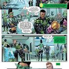 Text: „Sobald du...“ „Ich möchte Jess sprechen.“ Menschen in grünen Anzügen, eine Figur wird nass, Treiben in einem Raum.