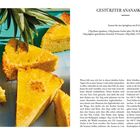 "GESTÜRZTER ANANASKUCHEN. Zutaten: 170g Butter, 150g brauner Zucker, 1 Ananas, 150g Joghurt, 450g Mehl, ½ TL Backpulver, 3 Eier." Auf der linken Seite sind gelbe Kuchenstücke mit Ananasscheiben zu sehen.