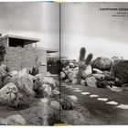 KAUFMANN DESERT HOUSE  
470 West Vista de Chino  
Palm Springs, California, 1947  
Steinarchitektur mit Wüstenpflanzen und Felsen.