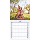 „Dies ist der Tag, den der Herr gemacht hat. Lasst uns jubeln und fröhlich sein.“ Psalm 118,24. Juni-Kalender mit spielenden Kindern auf einer Wiese.