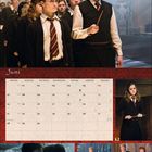 Kalenderblatt für Juni; Bilder zeigen junge Menschen in Schuluniformen, einige mit Zauberstäben, ein Paar küssend.