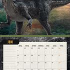 Text: Juni, Sommeranfang, Baryonyx. Ein Dinosaurier vor einer Bergkulisse. Unten ein Kalender für den Monat Juni.