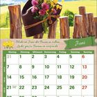 Blüht im Juni der Baum in vollem Licht, große Beeren er verspricht. Kalenderseite für Juni mit Foto von Blumen in einem Hut.