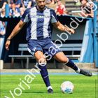 „John Anthony Brooks“, „CHECKCARS24“, „Vorjahresabbildung“, „Hertha BSC“. Ein Spieler tritt gegen einen Ball.