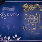 "Karte von Kinkadia" steht groß geschrieben. Eine detaillierte Stadtkarte mit Bezirken, Bergen und einem Fluss auf blauem Hintergrund.