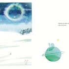 „Heimat ist mehr als eine Landschaft oder ein Land.“ Schneelandschaft, Mond, Bäume, Planet mit Häuschen, verspielte Illustration.