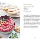 Rote-Bete-Kichererbsen-Creme, Zutaten und Zubereitung links. Rechts Nährwerte und Tipps. Bild: Dip mit Fladenbrot.