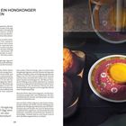 Text über "Egg Tarts" als Hongkonger Wahrzeichen. Links Textblock, rechts Teller mit einem goldgelben Ei-Törtchen.