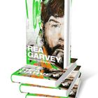 Text: "REA GARVEY BEFORE I MET SUPERGIRL". Illustration eines Gesichts. Stapel identischer Bücher.