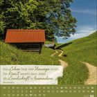 Zen-Weisheit: „Das Leben birgt viele Umwege in sich...“. Kalender für Juni 2027, Wege durch grüne Landschaft, Hütte mit rotem Dach.