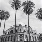 "Delhi – Indien, Humayun-Mausoleum, Höhe: 47 Meter, Bauzeit: 1562–1571." zeigt Palmen und ein beeindruckendes Gebäude.
