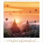 "Das Leben ist eine Reise", "Aufmerksamkeit". Tempel in Landschaft mit Heißluftballons, orangefarbener Sonnenaufgang.