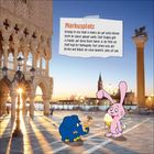 Text oben: "Markusplatz. Venedig ist eine Stadt in Italien, die auf vielen kleinen Inseln im Wasser gebaut wurde...". 

Eine Illustration zeigt zwei Cartoon-Tiere, einen blauen Elefanten und einen pinken Hasen, der ein Eis hält. Sie stehen auf einem weiten, leeren Platz mit historischen Gebäuden und Laternen.