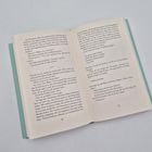 Texte auf der linken Seite: Dialoge auf Deutsch und Englisch, Gedanken über Verkehrssituationen. Rechts: Weitere Dialoge.