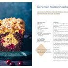 "Karamell-Marmorkuchen" steht oben. Links ein Textblock mit Zutaten, rechts Zubereitungsschritte. Foto zeigt Kuchen.
