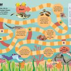 Ein Brettspiel mit einem Weg durch ein Korallenriff, das von Meerestieren, Warntafeln und Anweisungen begleitet wird.