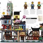 "NINJAGO® CITY UND HAFEN" ist der Haupttext. Darunter eine bunte LEGO-Szene mit vielen Figuren und Gebäuden in verschiedenen Ebenen.