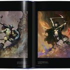 Links: Ein Krieger mit Streitkolben, schild und helm. Rechts: Figur mit Sense und Kreatur, dramatische Pose, düstere Farben.