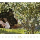 Ein Gemälde zeigt eine Frau in einem Garten, die auf einem Liegestuhl sitzt und liest, umgeben von blühenden Rosenbüschen.