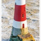 Der Text zeigt einen Kalender für Juni mit einem rot-weißen Leuchtturm im Meer.
