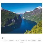 Kalenderseite für Juni. Landschaft mit tiefem blauen Wasser, umgeben von grünen Bergen und einem Schiff.