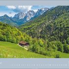 Text: "Juni 2027"
Szene: Almwiese mit Berghütte in grüner Berglandschaft, im Hintergrund schneebedeckte Gipfel.