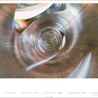 "GEGENWART EINKAUF AUTO TÜRKE Foto © Charles Brooks". Abstrakte, spiralförmige Metalltunnelansicht.