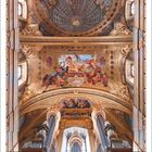 Kalenderseite mit Juni 2027, darunter ein prachtvolles barockes Kirchendach mit Verzierungen und Gemälden.