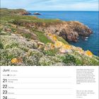 Juni, 25. Woche. Krebs: 21.6.–22.7. Zitat von Pythagoras: Salz ist von Sonne und Meer geboren. Küste mit Blumen und Meer.