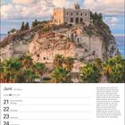 Juni mit Kalenderdaten und Legende über Herkules und die Kirche Santa Maria dell'Isola auf einem Felsen; Palmen im Vordergrund.