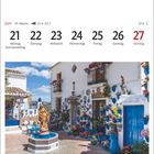 Texte: Juni 21-27, Montag bis Sonntag, Sommeranfang, Innenhof in Iznájar, Andalusien. 

Ein malerischer Hof mit bunter Keramik.