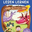 "Mit Stickern Lesen Lernen: Im Zauberwald." Zwei Elfenkinder mit Blumen im Haar, ein lila Drache und ein roter Drache in einer Illustration.