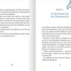 Links: Text über ein Mädchen und einen See. Rechts: Kapitel 2, "Ein Nachthemd und eine Schwimmweste". Kapitelbeginn.