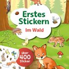 „Erstes Stickern Im Wald“, „über 400 Sticker“, „ab 3“. Illustration: Fuchs, Specht, Igel, Eichhörnchen, Wildschwein, Wald.