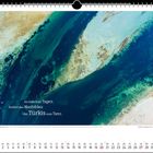 "An manchen Tagen fordert das Nachtblau das Türkis zum Tanz." Juni Kalenderblatt. Bild: Blau-Türkis Verlauf des Bodensees.