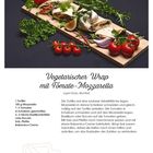 Vegetarischer Wrap mit Tomate-Mozzarella Rezept. Abgebildet sind Wraps mit Gemüse auf einem Holzbrett, dekoriert mit Kräutern.