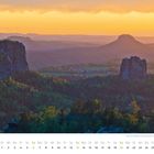 Text: "Juni" und ein Kalendarium von 1 bis 30. 

Szenerie: Eine malerische Landschaft mit Hügeln im Sonnenuntergang.