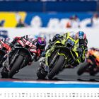 Text: "Juni", "GP Niederlande (TT Circuit Assen)".  
Motorradfahrer in engem Rennen auf der Rennstrecke.