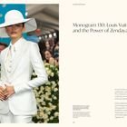 Monogram 130: Louis Vuitton and the Power of Zendaya. Eine Frau in weißem Anzug und großem Hut vor Blumen.