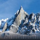 Kalender mit einem Bergmotiv, zeigt Mont Blanc (4.809 m, Frankreich/Italien) vor blauem Himmel.